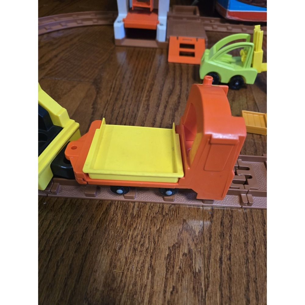 Fisher Price Little People Lift and Load Railroad #943 near complete - Picture 3 of 16